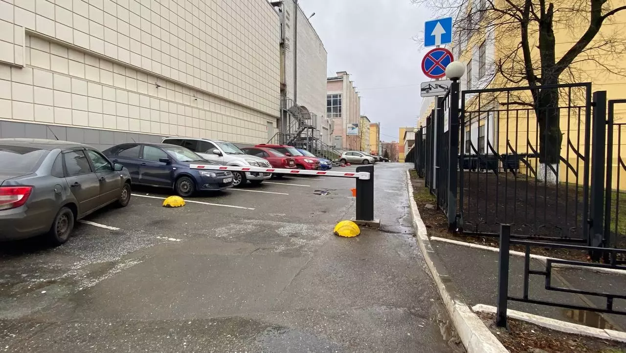 Власти Удмуртии: Участок улицы Красной в Ижевске перекрыли шлагбаумом законно