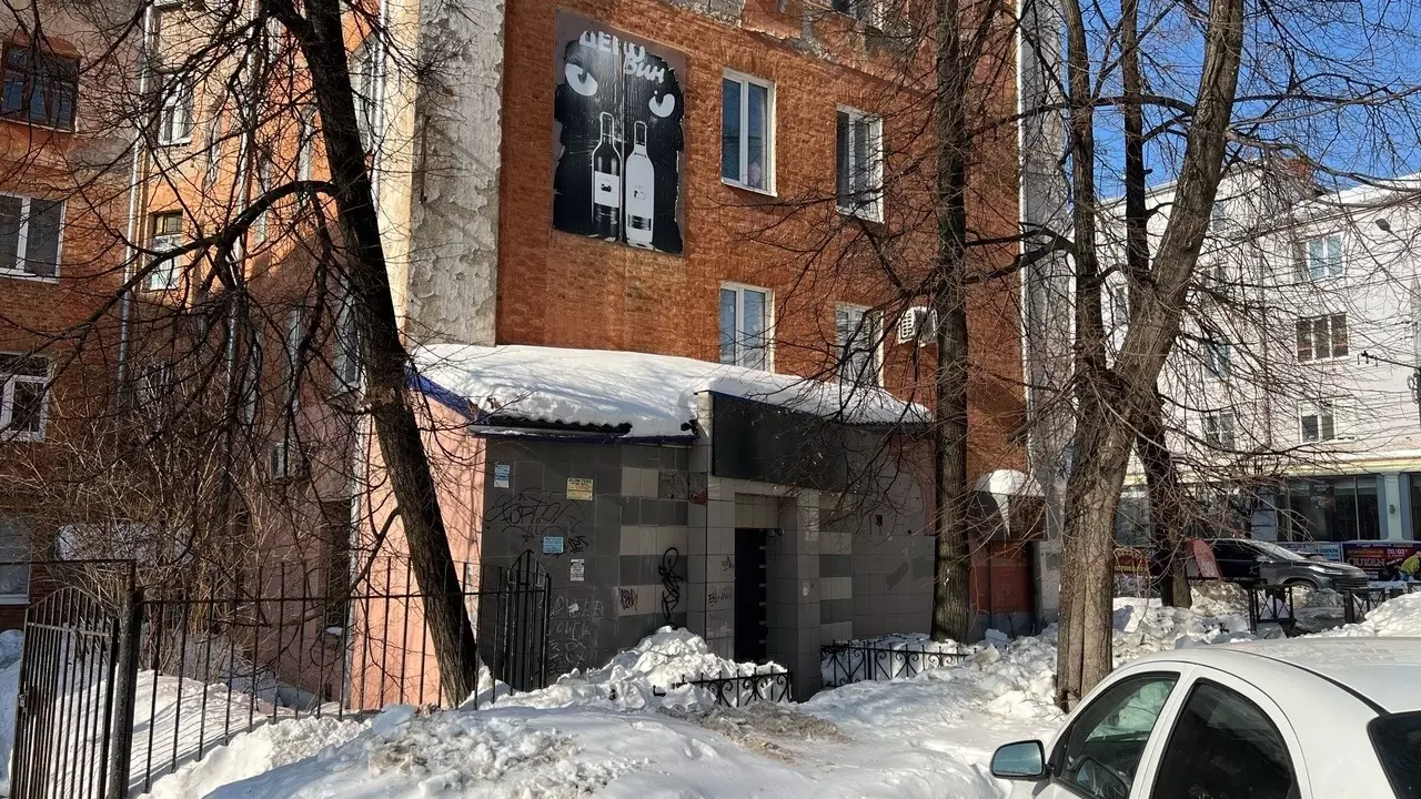 «Спим по часу»: жители Ижевска просят закрыть ночной клуб в жилом доме