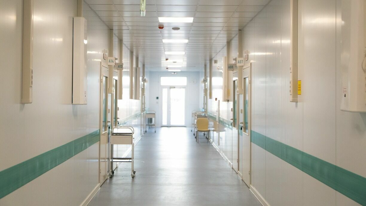 По требованию прокурора из Воткинской больницы уволили судимых сотрудников